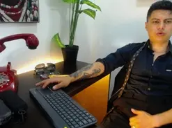Amateur Live Sex Cam of AquilesTaylor