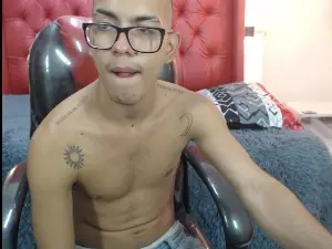Cam4 Live Sex Cam of maximiliano_ho
