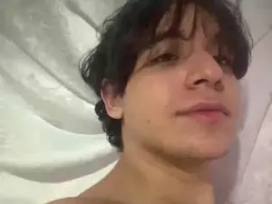 Cam4 Live Sex Cam of Cazzinn