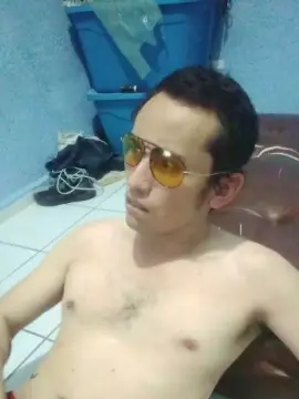 Cam4 Nude Webcam of hornyguymko