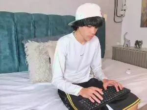 Cam4 Live Sex Cam of Diamante_twink