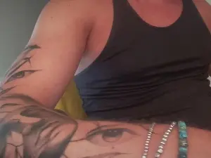 Cam4 Free Live Porn of hotsmokepig