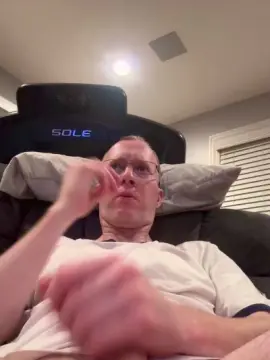 Cam4 Free Porn Cam of Closetbiguy79