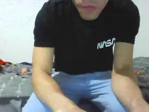 Cam4 Free Live Porn of pequeboy_hot