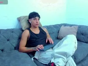Cam4 Watch Live Sex Cams of KroyWave