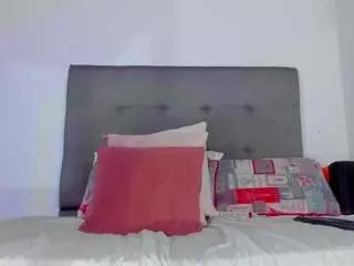 Camsoda Nude Webcam of stud-sexyblackman-and-sarah