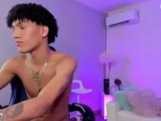 Camsoda Sex Cam of adam-walker90