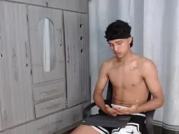 Chaturbate Live Sex Cam of alex_martin47
