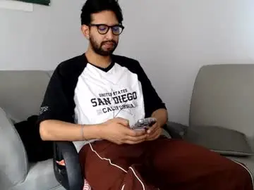 Chaturbate Live Sex Cam of adrian_falcon