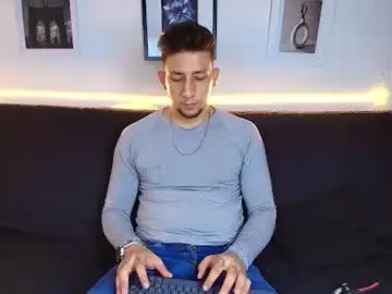 Chaturbate Live Sex Cam of maykol_victoria