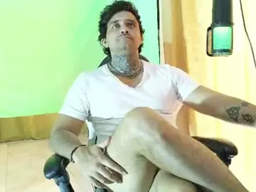Chaturbate Free Porn Cam of aronmiller404