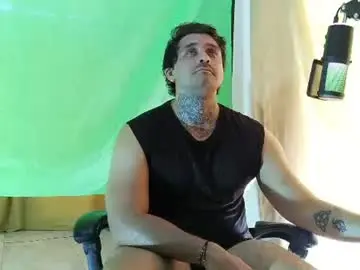 Chaturbate Live Sex Cam of aronmiller404