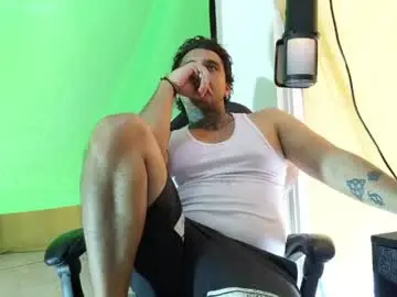 Chaturbate Best live sex cam show of aronmiller404