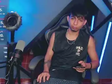 Chaturbate Free Porn Cam of mralpha_latino