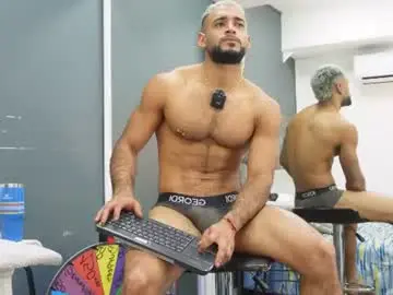 Chaturbate Live Sex Cam of emilio_brandon