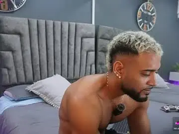 Chaturbate Live Sex Cam of emilio_brandon