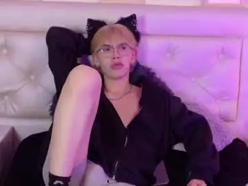 Chaturbate Live Sex Cam of kim_adrien