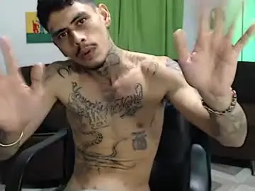Chaturbate Live Sex Cam of alpha_zom
