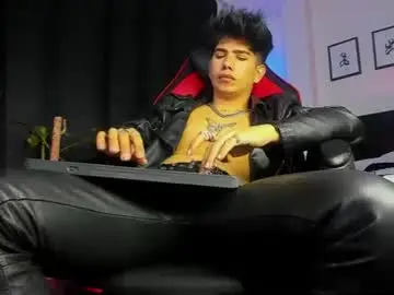 Chaturbate Live Sex Cam of lylebennett_