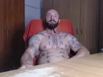 Chaturbate Live Sex Cam of strongivan