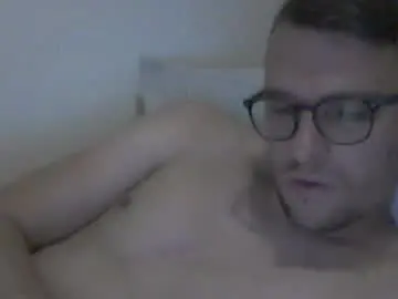 Chaturbate Live Sex Cam of hardboylovemilfmoom