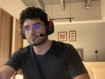 Chaturbate Live Sex Cam of bdever7
