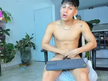 Chaturbate Live Porn of ethanmiller1