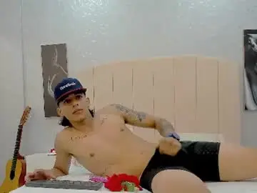 Chaturbate Live Sex of noahthomson1