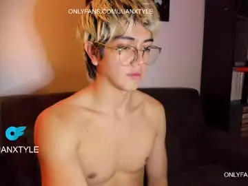 Chaturbate Live Sex Cam of juancamroom