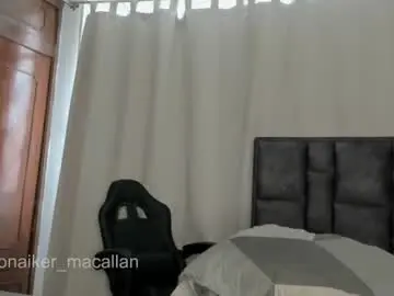 Chaturbate Live Sex Cam of jhonny_macallan