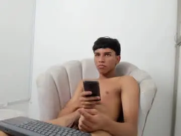 Chaturbate Live Sex Cam of stiven_cum2