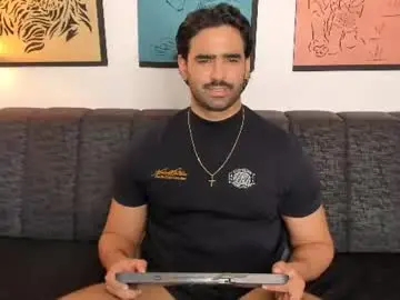 Chaturbate Best live sex cam show of bradleymartin7