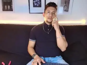 Chaturbate Private Sex Chat of emiliocum_24