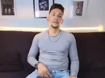 Chaturbate Nude Webcam of emiliocum_24