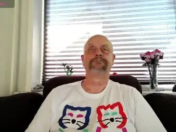 Chaturbate Live Sex Cam of hardmrlazy