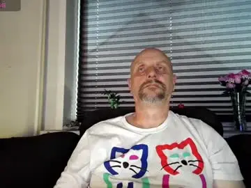 Chaturbate Live Sex Cam of hardmrlazy