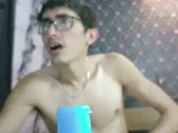 Chaturbate Sex Cam of jhosuamoore2