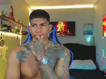 Chaturbate Live Sex Cam of damian_latinxxx
