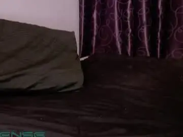 Chaturbate Live Sex Cam of kiabigdick