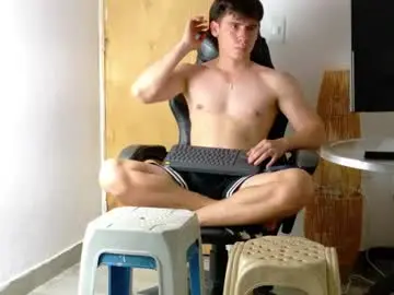 Chaturbate Live Sex Cam of harry_brown2324