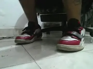 Chaturbate Live Sex Cam of srfindomfeet_