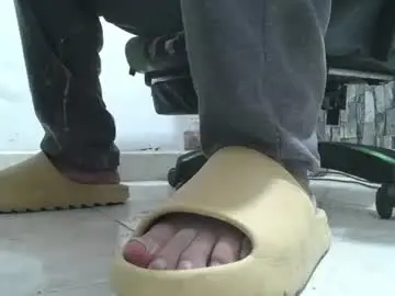 Chaturbate Free Porn Cam of srfindomfeet_