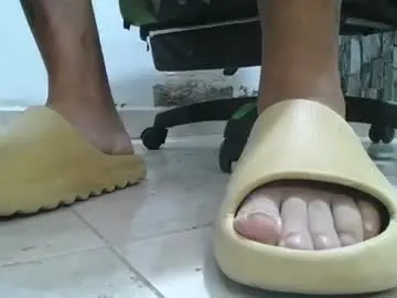 Chaturbate Live Sex Cam of srfindomfeet_