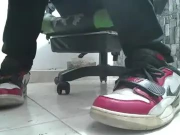 Chaturbate Best live sex cam show of srfindomfeet_