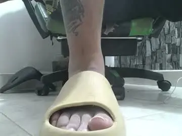 Chaturbate Live Porn of srfindomfeet_