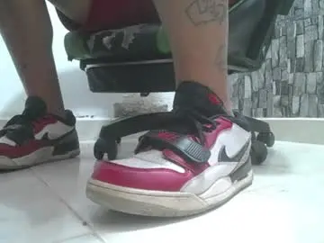 Chaturbate Adult Video Chat of srfindomfeet_