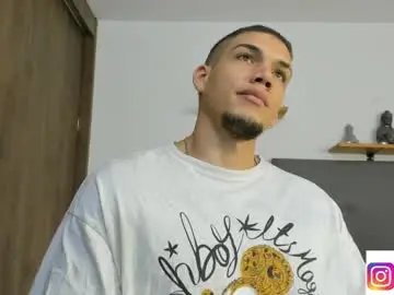 Chaturbate Adult Video Chat of axel_taylor21
