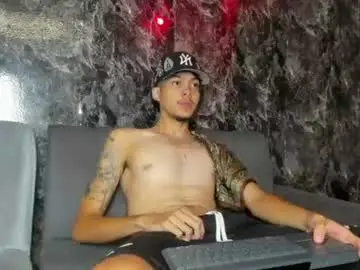 Chaturbate Live Sex Cam of thiago_preston