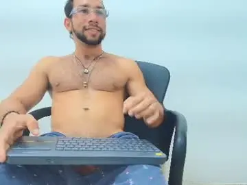 Chaturbate Live Sex Cam of felipe_diamond