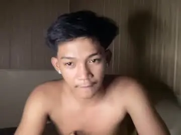 Chaturbate Live Sex Cam of yourcumboy88